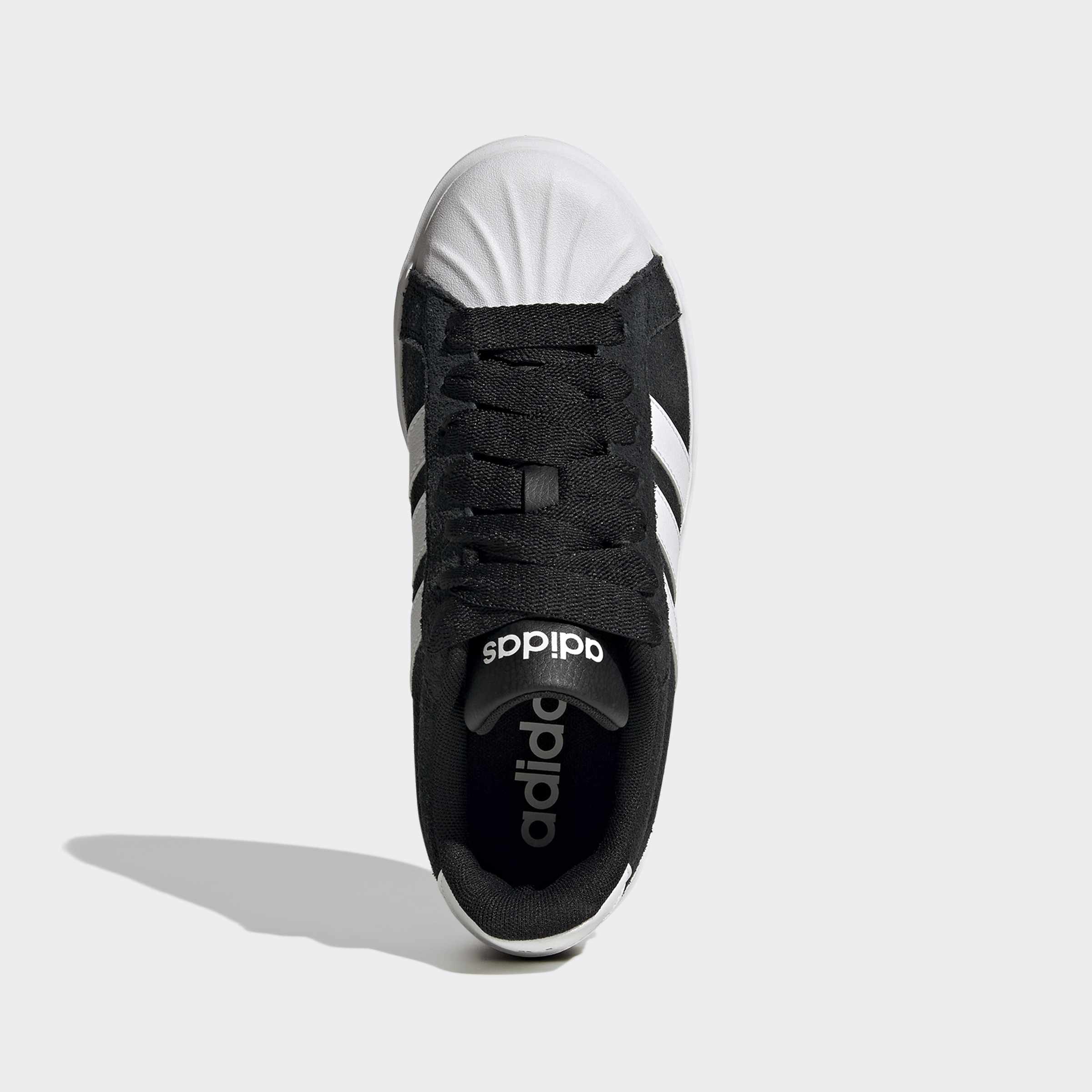 Adidas Streettalk Bold KJ9940 – поглед отгоре към черните връзки и бялото бомбе