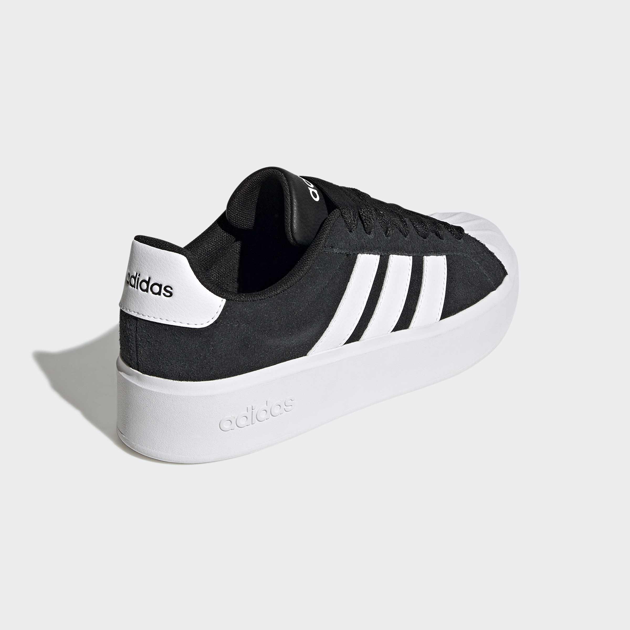 Adidas Streettalk Bold KJ9940 – задна част с бял детайл и повдигната подметка