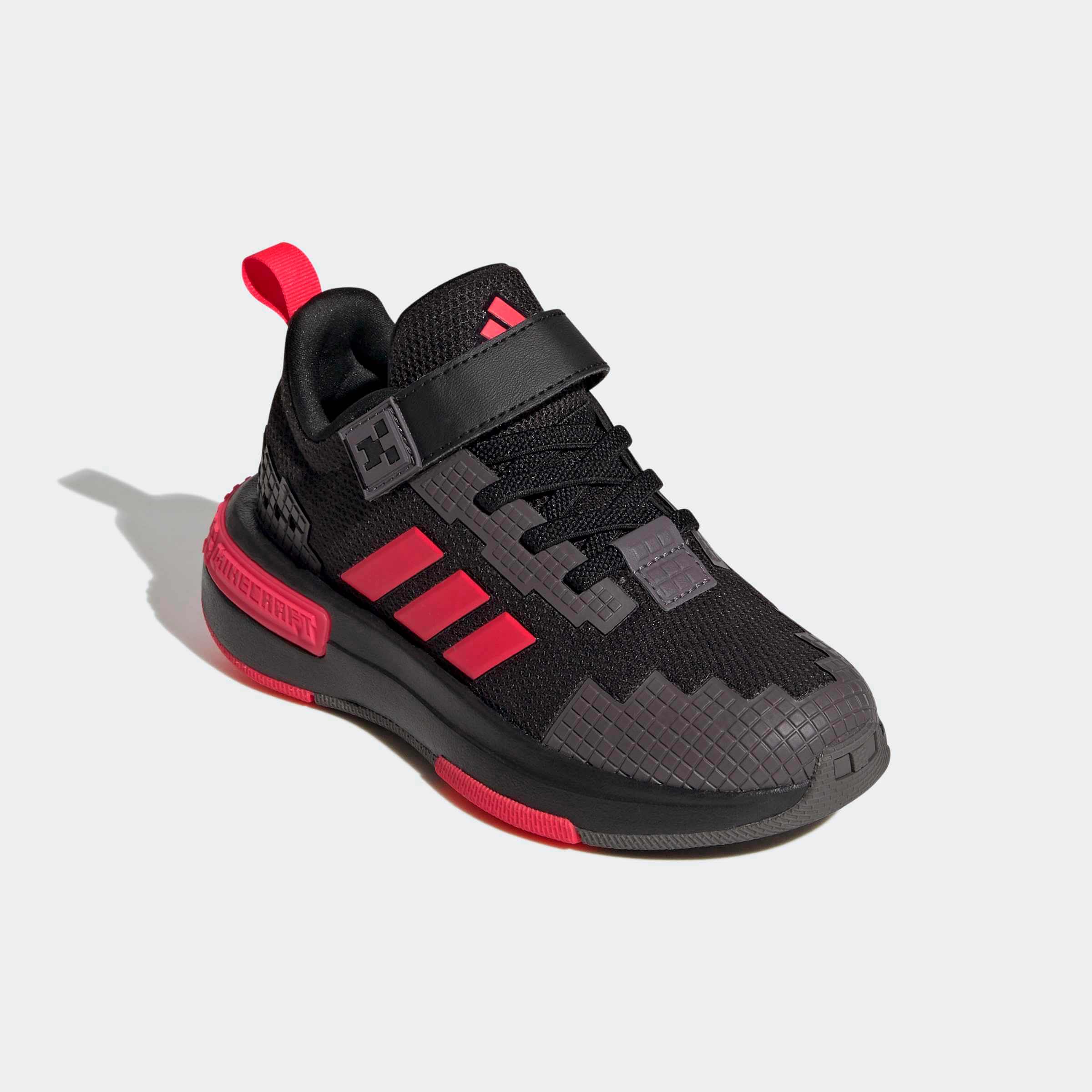 Черни детски маратонки Adidas Minecraft Pro с червени три ленти, текстилна горна част и велкро закопчаване