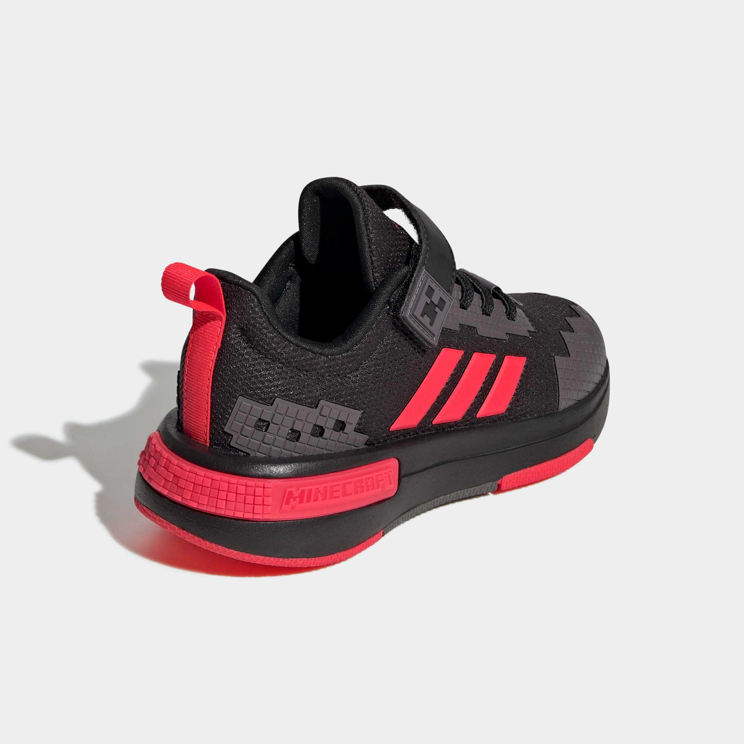 Adidas Minecraft Pro – черни детски маратонки с червена халка на петата, Minecraft надпис и пикселни елементи