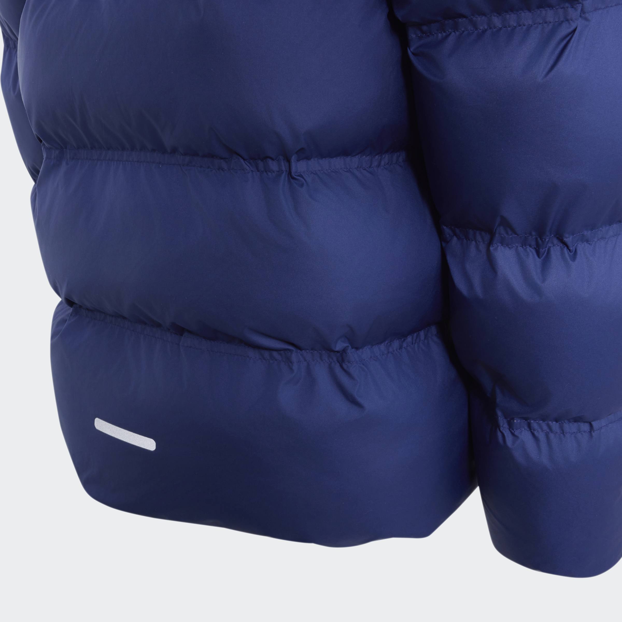 Adidas Synthetic Down KQ6187 – светлоотразителен елемент в долната част на гърба