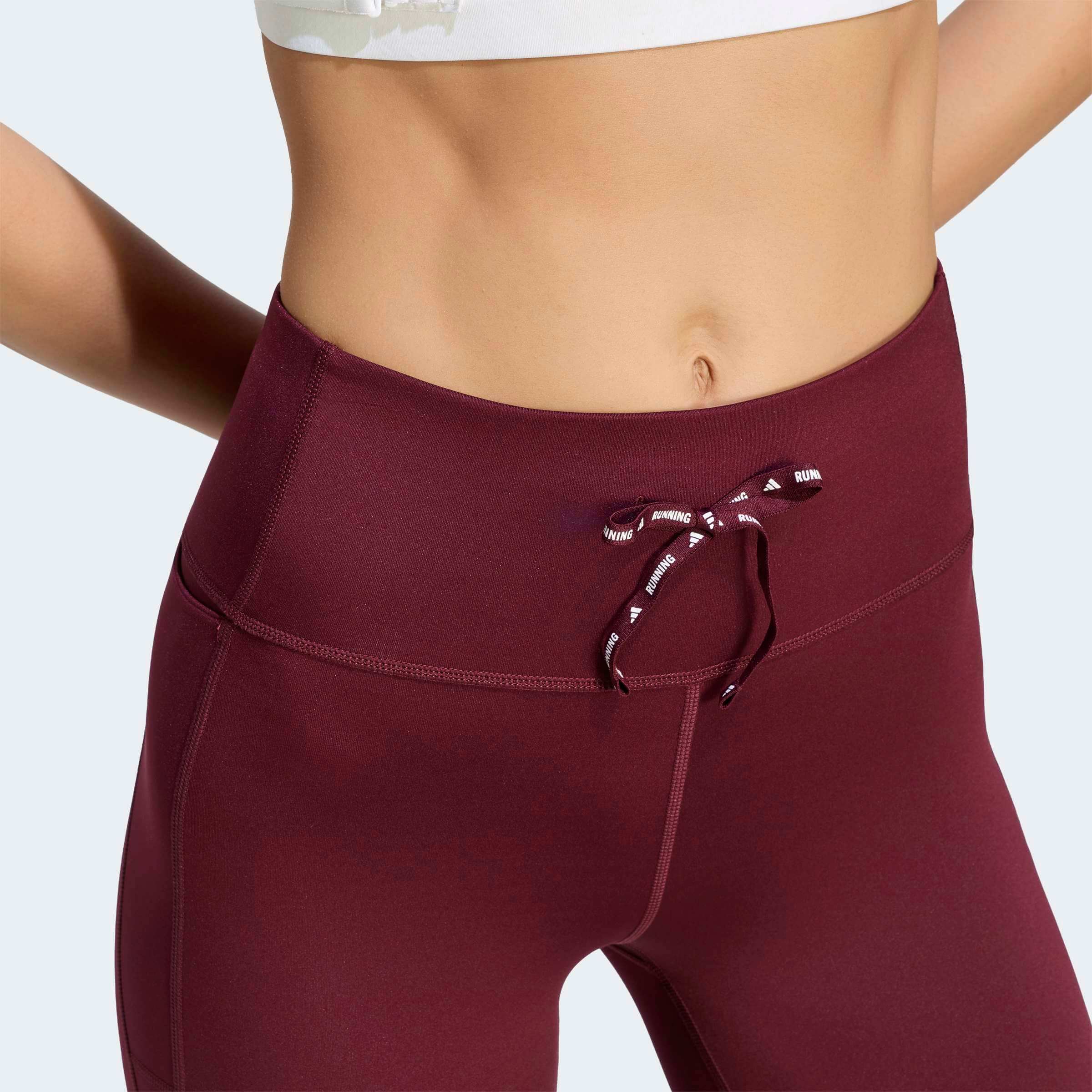 Дамски спортен клин adidas Run Essentials KQ8195 – близък план на високата еластична талия с регулируеми връзки