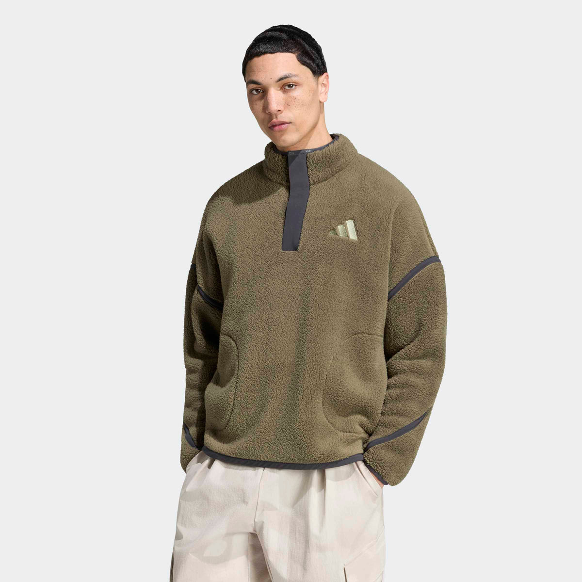Мъжки пухкав полар adidas Terrex Multi KS2328 върху модел – висока яка, свободна кройка и джобове отпред