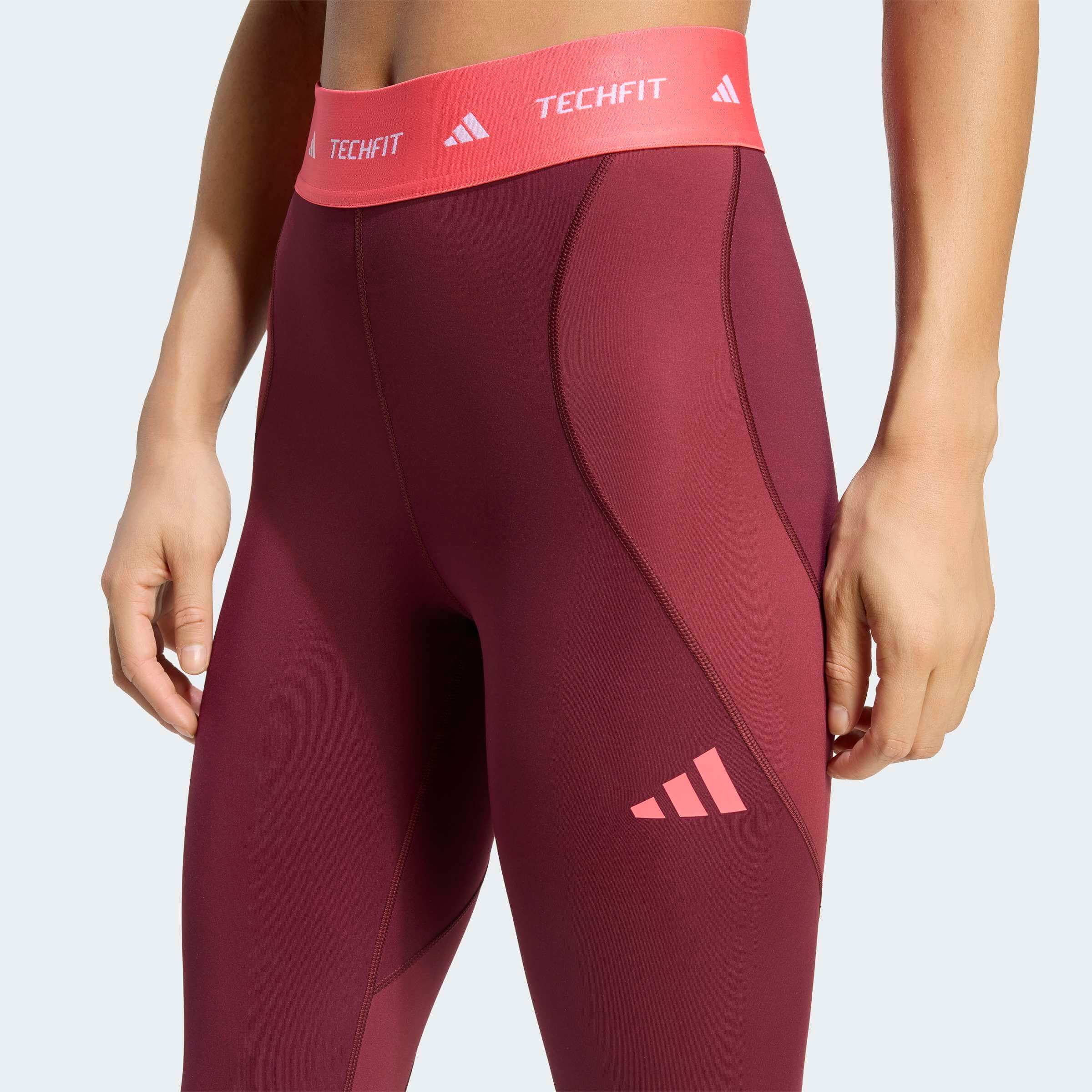 Компресиращ клин adidas Techfit Workout KS5795 – детайл на високата розова талия TECHFIT и логото adidas върху бедрото