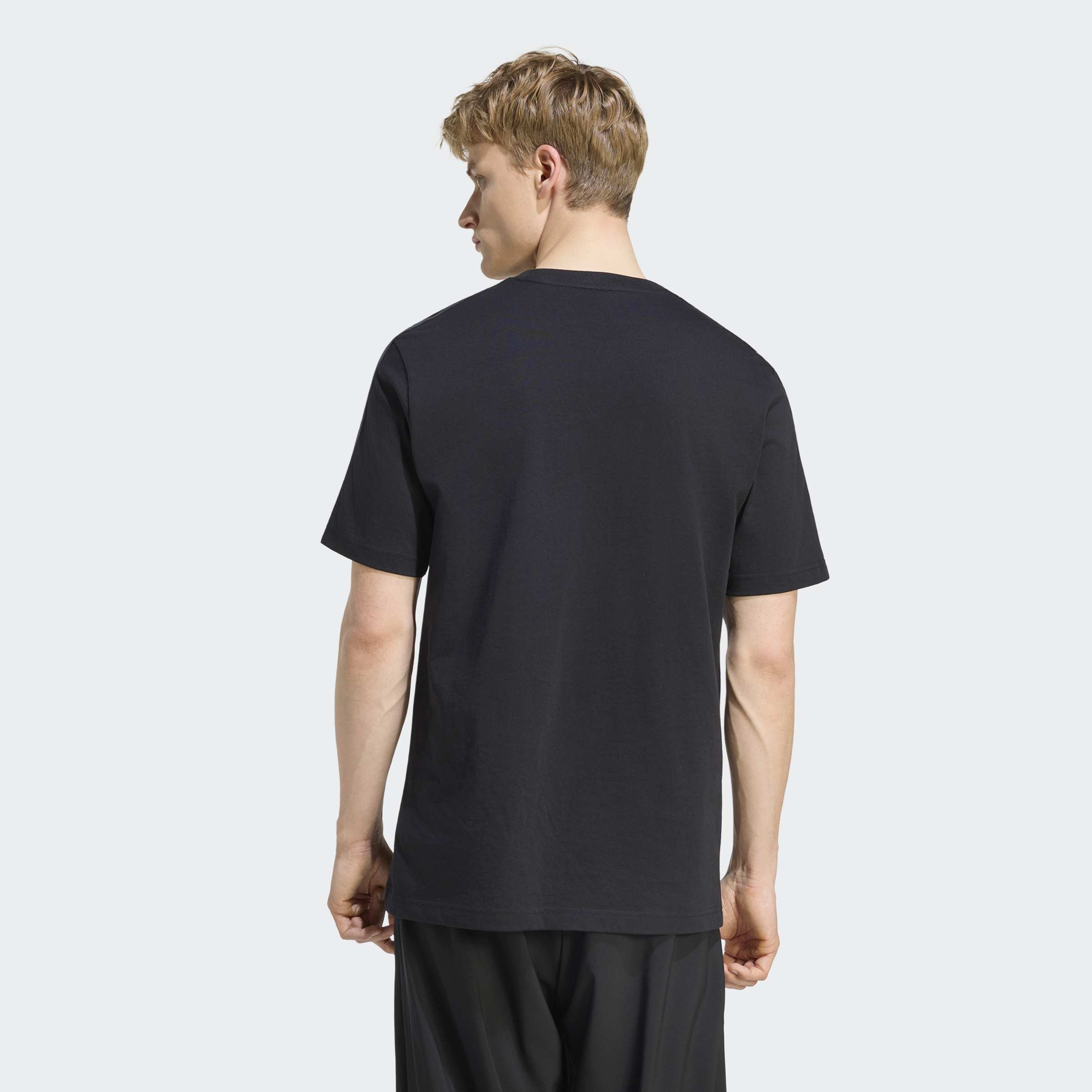 Мъжка тениска Adidas Essentials с къс ръкав – изглед отзад