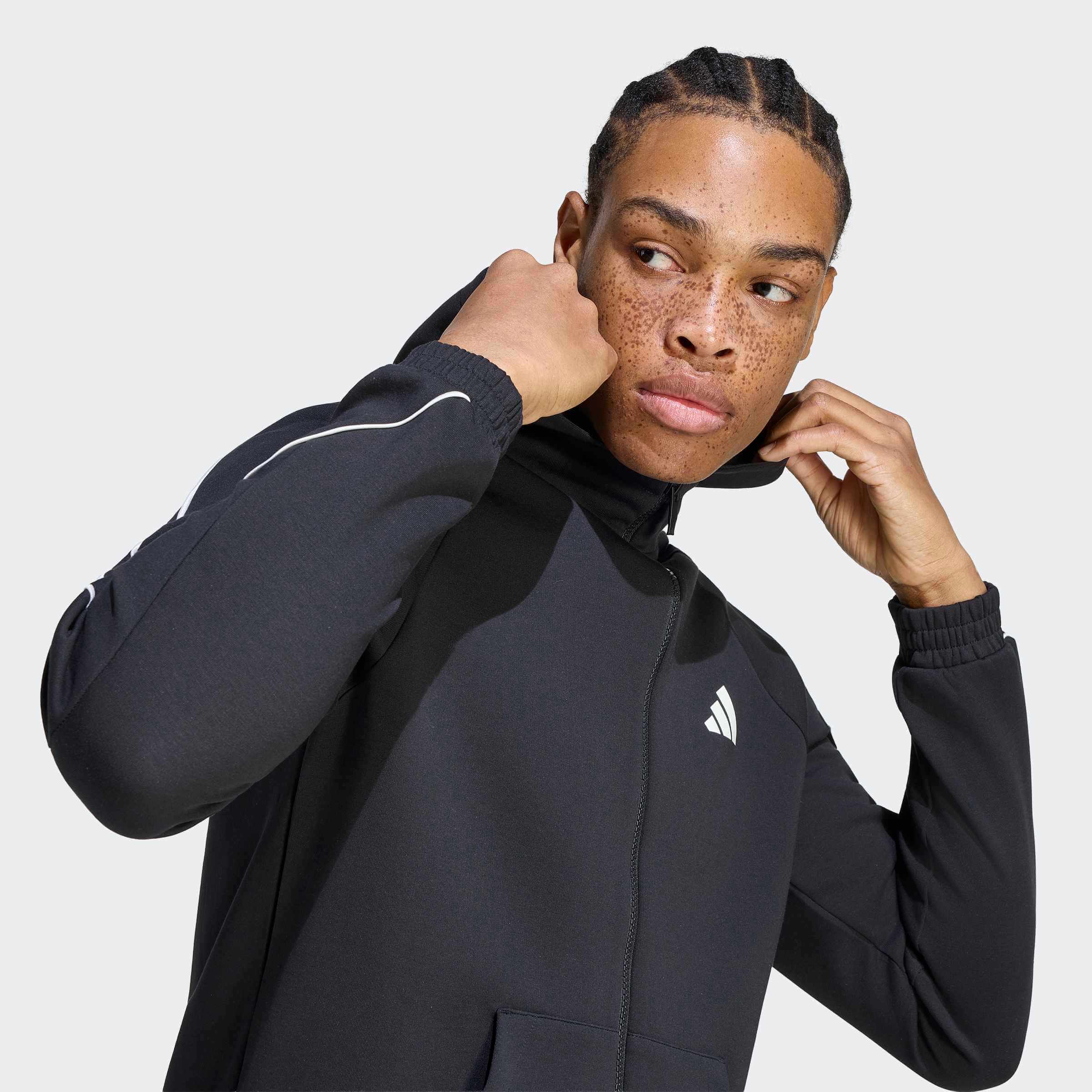 Мъжко горнище Adidas Stadium Small Logo KY6976 – близък изглед на качулката, белите кантове и еластичните маншети