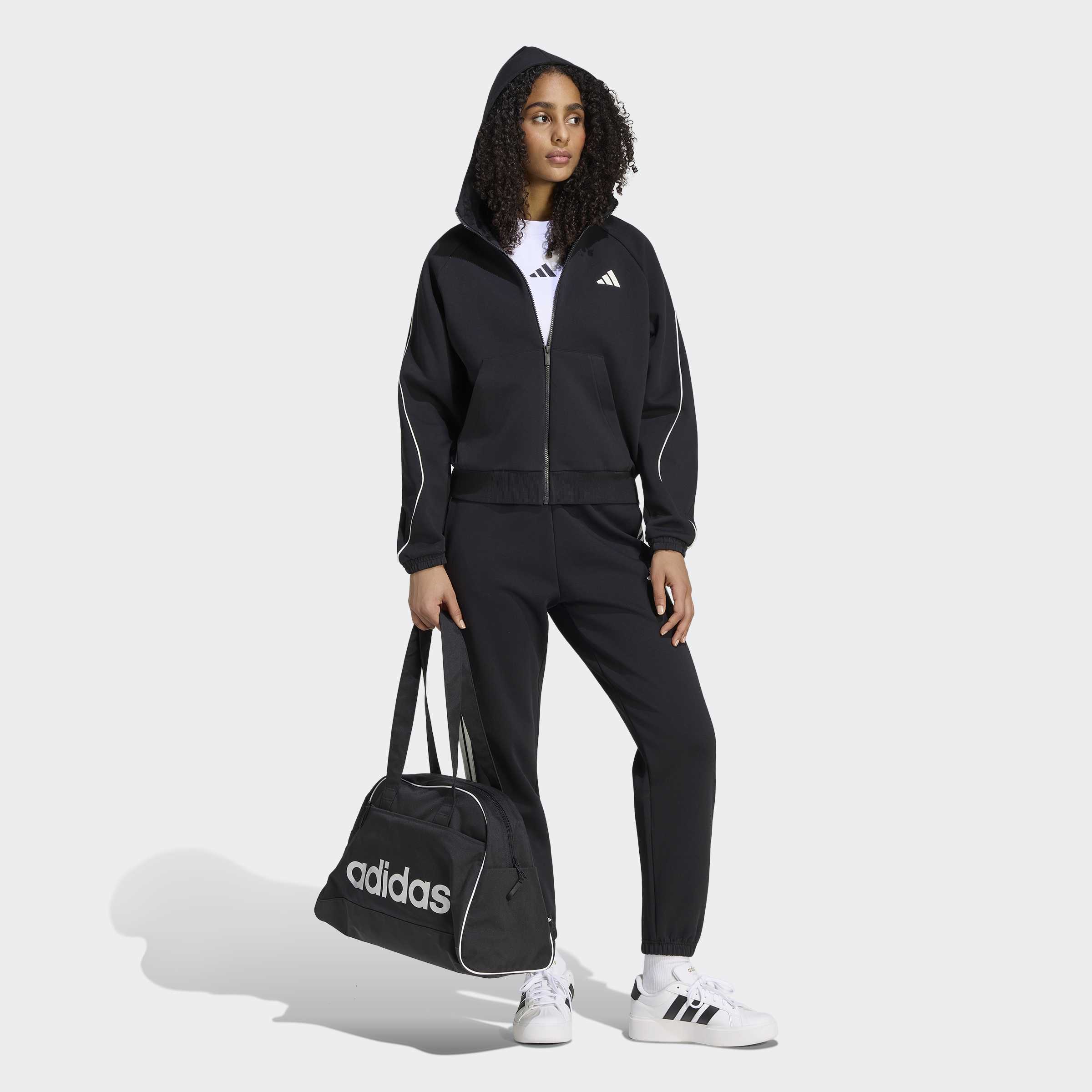 Черно дамско спортно горнище Adidas с качулка, комбинирано със спортен панталон